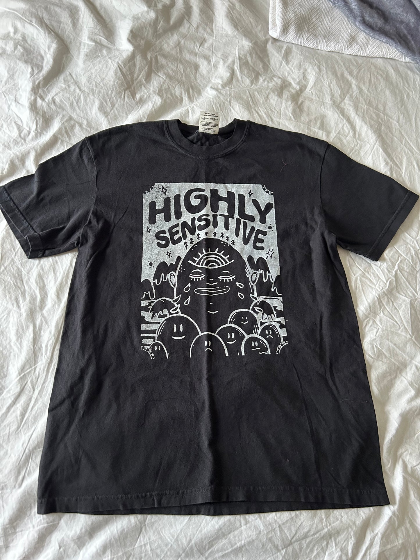 Gildan T-shirt: Black Highly Sensitive