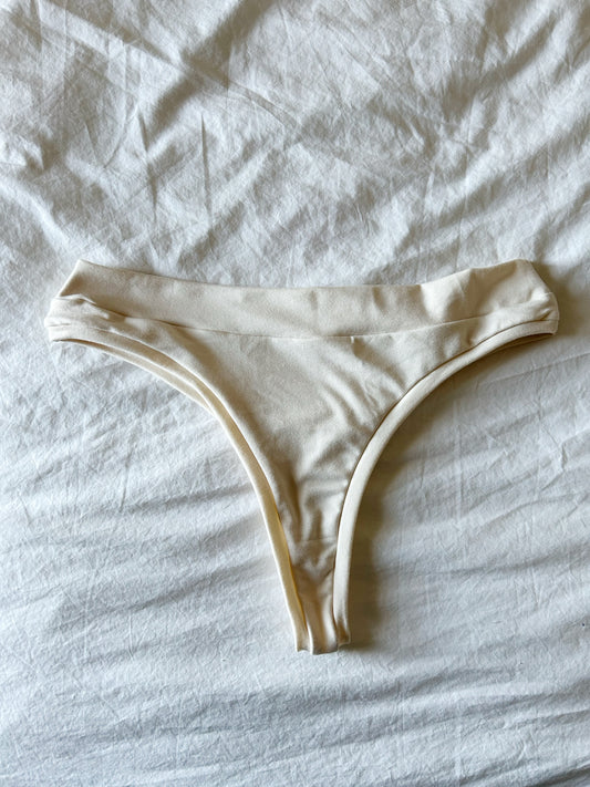 Solid Natural : Bamboo Thong