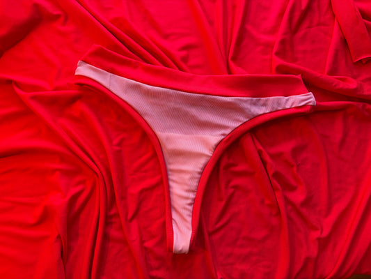 Red & Pink Mesh : Bamboo Thong
